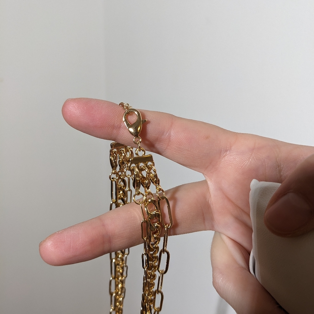 Carly Jean Los Angeles Layered Gold Chain Necklace Set - Picture 4 of 5